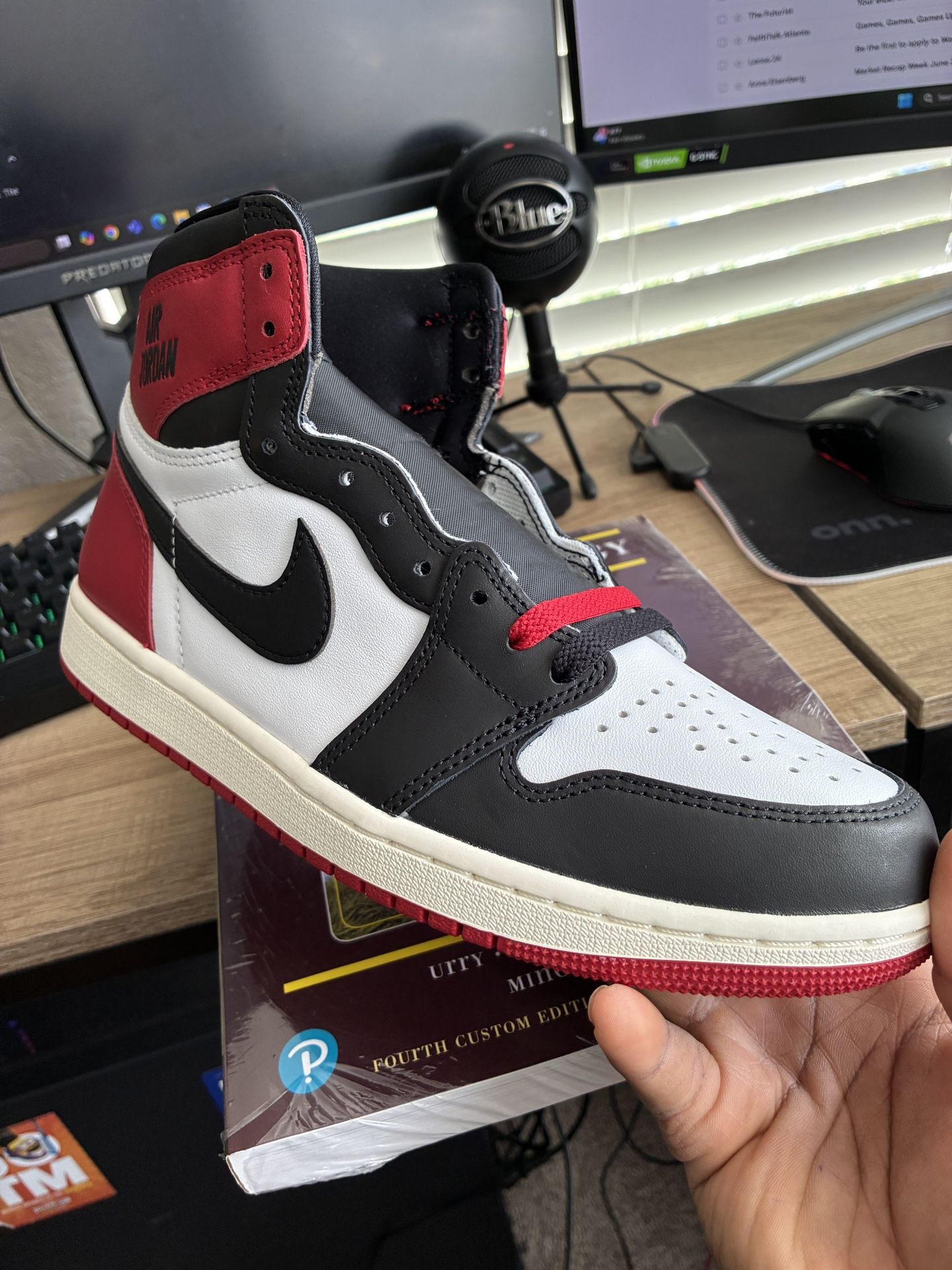 Air Jordan 1 Retro High OG size 9