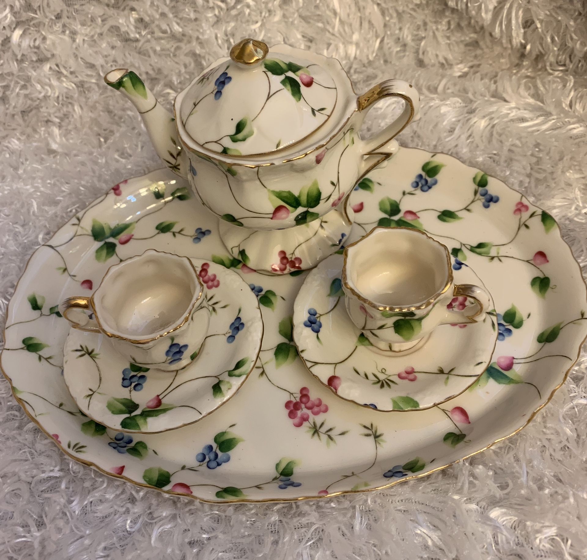 Decorative Pr’l Tea Set/Tray/Ligonberry