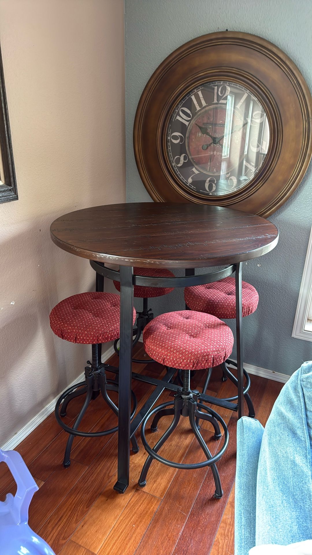 Pub Table And 4 Adjustable Height Stools