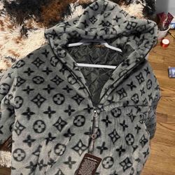AUTHENTIC (LV)LOUIE VUITTON&GUCCI SHOES AND PURSES&JACKETS