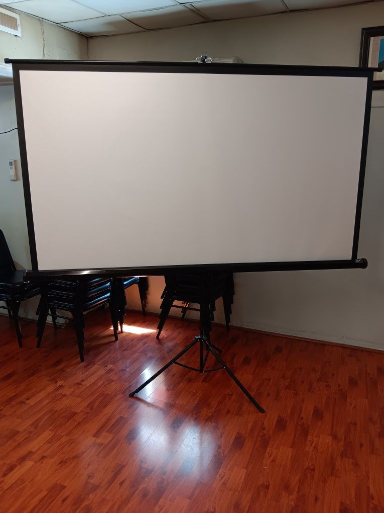 72" Projection Screen With Tripod Stand