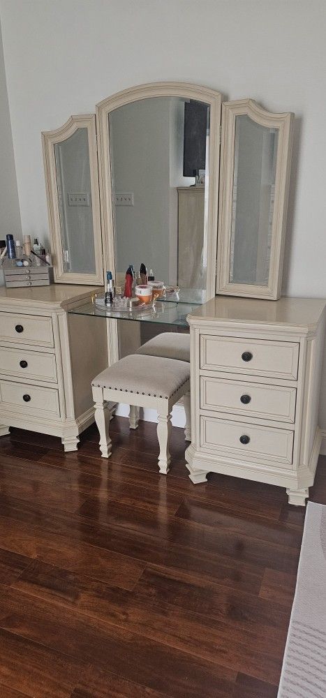 Cream 6 Drawer, Mirrored Vanity With Bench