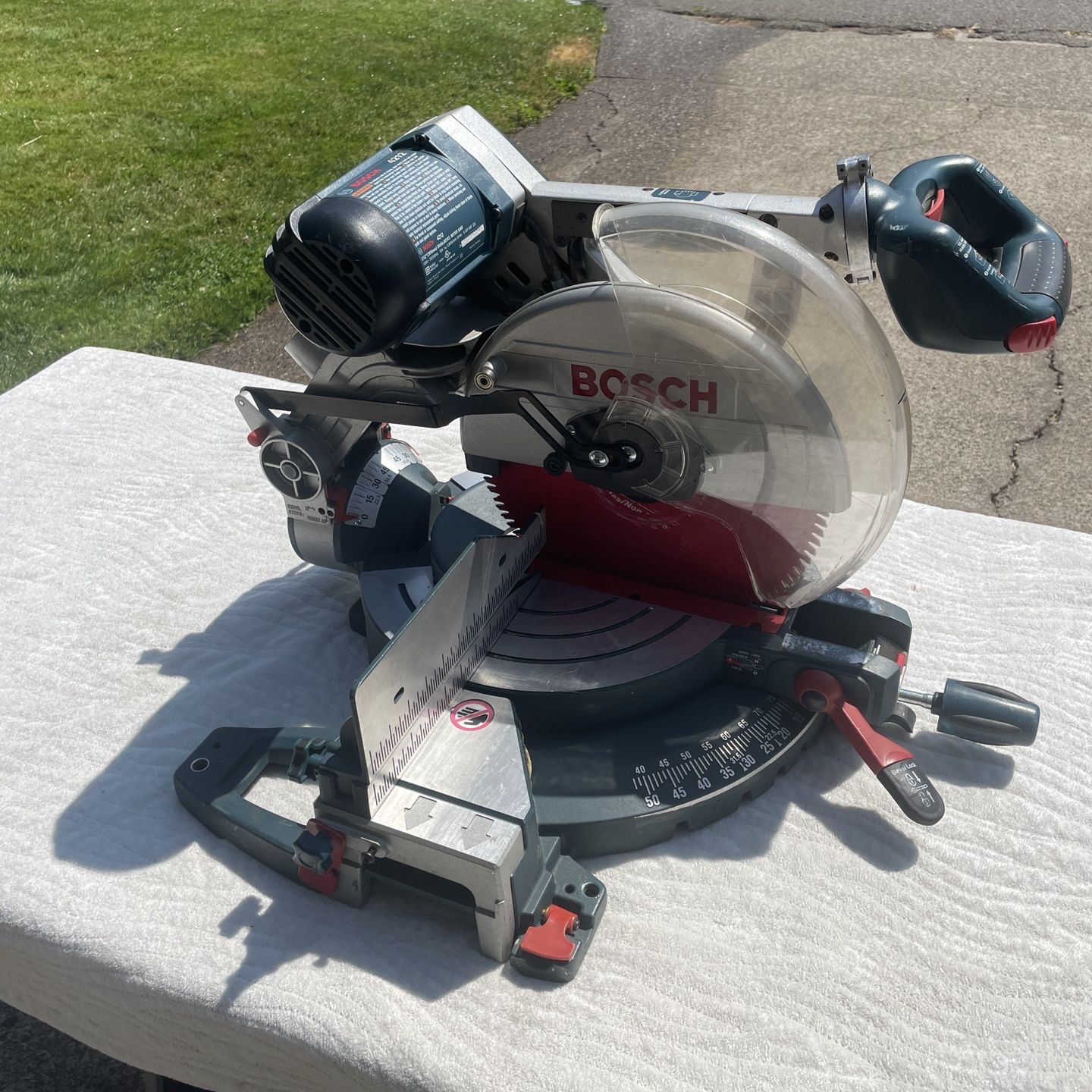 Bosch 4212 12 Dual Bevel Compound Mitre Saw for Sale in Eugene OR OfferUp