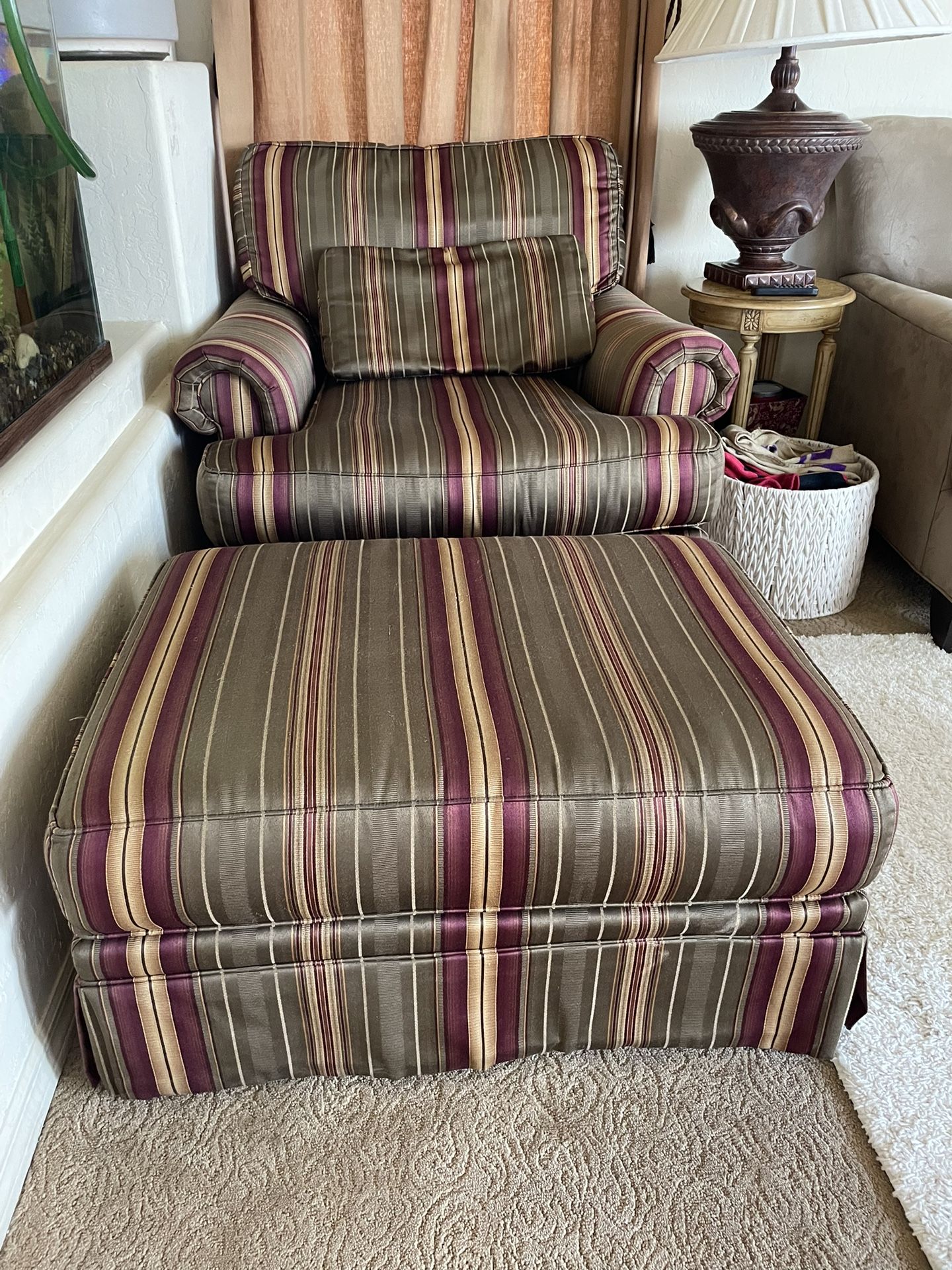 Oversized Chair With Ottoman