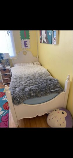 Twin bed with box spring