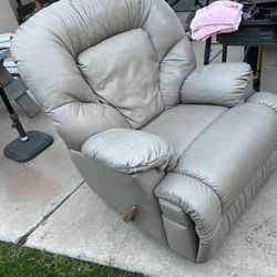Recliner 75$ Downtown Area
