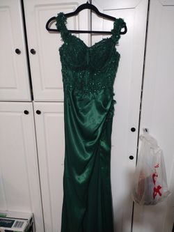 Vestido De Noche Color Verde Solo se uso Una Sola Vez Me Costo $500