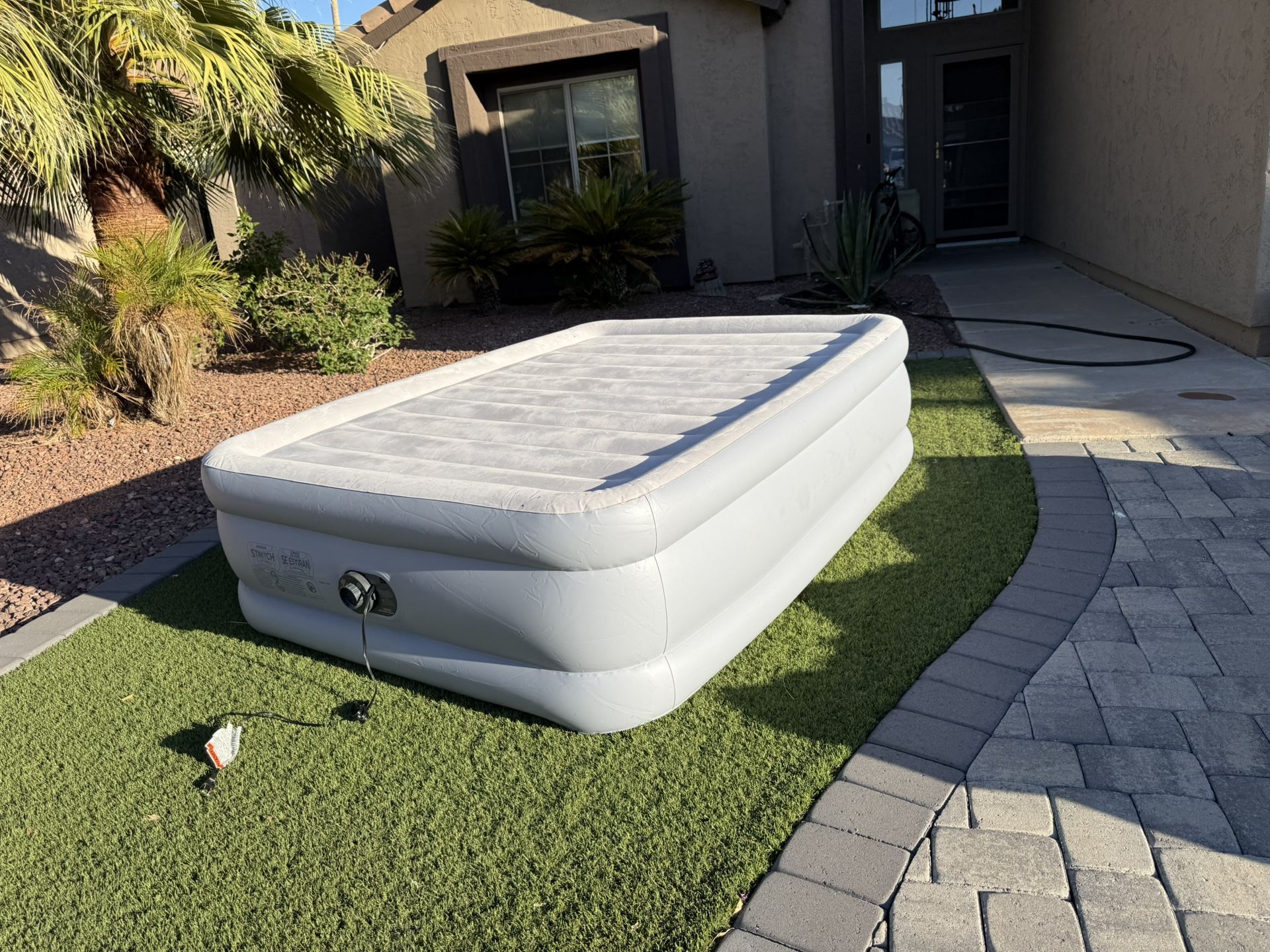Elevated 21 inch Intex electric pump air mattress