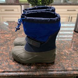 Boys Columbia boots Size 4