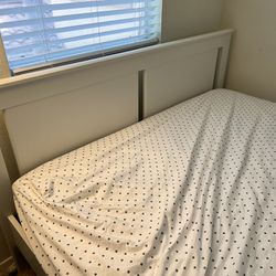 Ikea Queen Size Bed With One Storage Drawer 