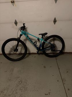 Trek marlin 5 size small blue