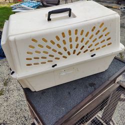 Animal carrier $8 medium good condition means a little cleaning up