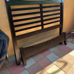 Free Queen Bed Frame And Box Spring 