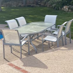 Outdoor Table With Six Chairs Plus Bed Retail $6000