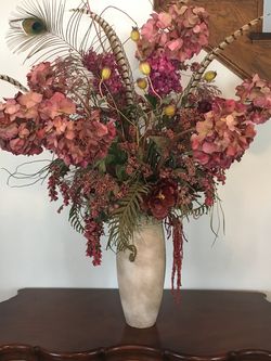 Flower arrangement with vase