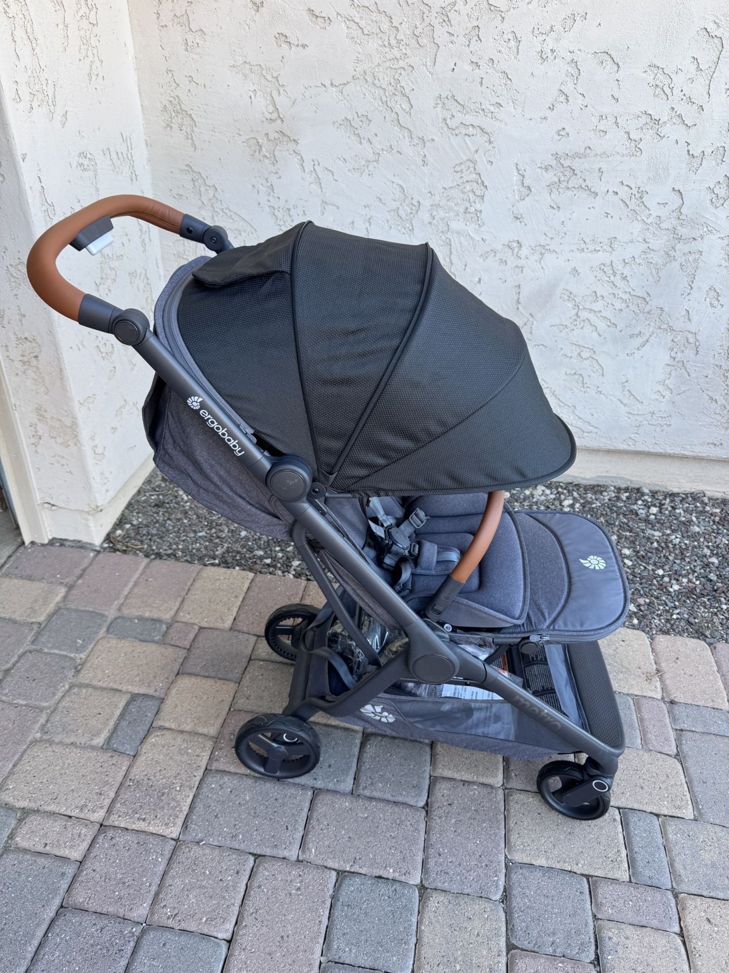 Like New! Ergobaby metro 3 deluxe