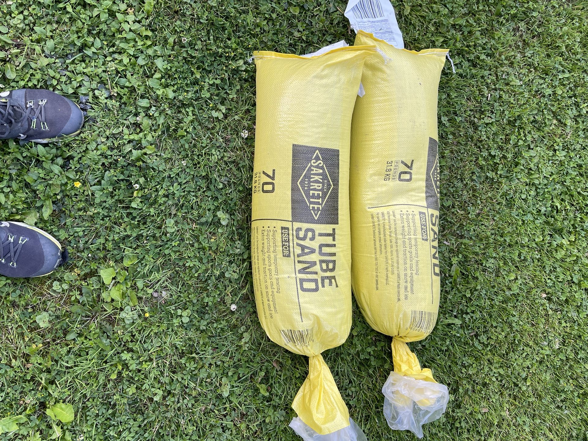 2 SAKRETE SAND TUBES 70 POUNDS