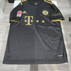 BAYERN MUNICH jersey size M