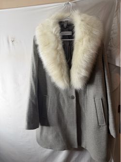 NWT Ladies size XL Tahari gray plaid wool 1 button long coat w/ white fur collar