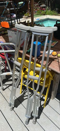Metal crutches (2 pairs)