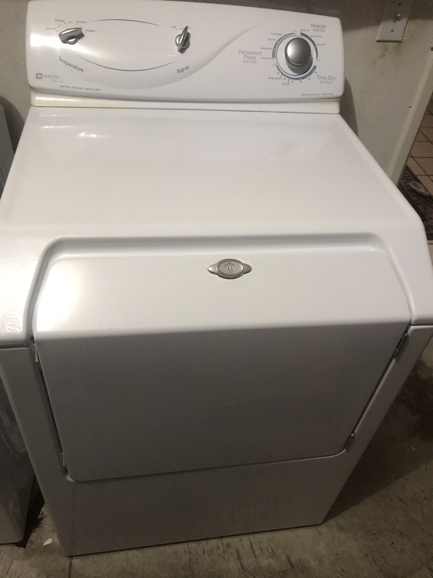 Whirlpool washer & Maytag atlantis dryer ! Lots of room