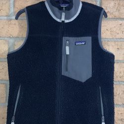 READ ENTIRE AD BEFORE MESSAGING Patagonia Women's Classic Retro-X® Windproof Fleece Vest Black Grey size Medium