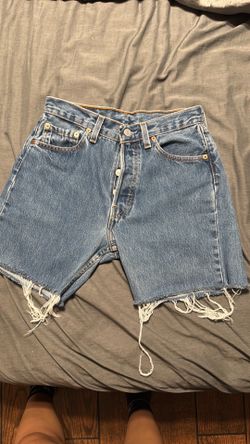 Women’s Levi’s Shorts 28