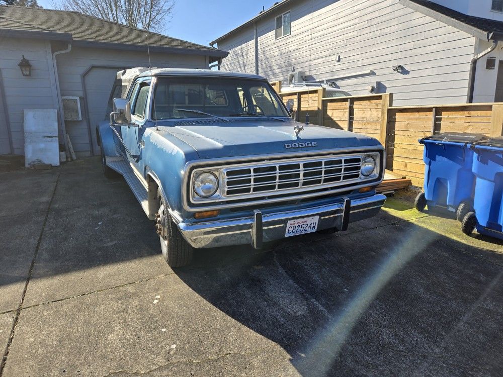 1975 D300 Extra Cab