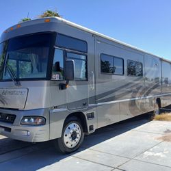 2005 WINNERBAGO ADVENTURER