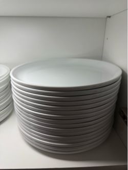 Large dinner plates crate and barrel worth $ 12 each