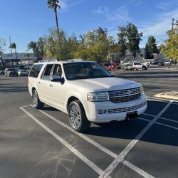 Platinum Metallic Tri-Coat White 2010 Lincoln Navigator L