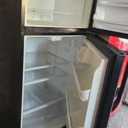 Frigidaire 18 Cu. Ft. Refrigerator 