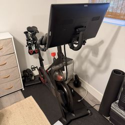 Peloton Bike (2021) – Excellent Condition + Accessories