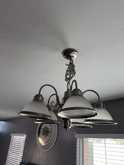 5 Bulb Chandelier Lightening Fixture