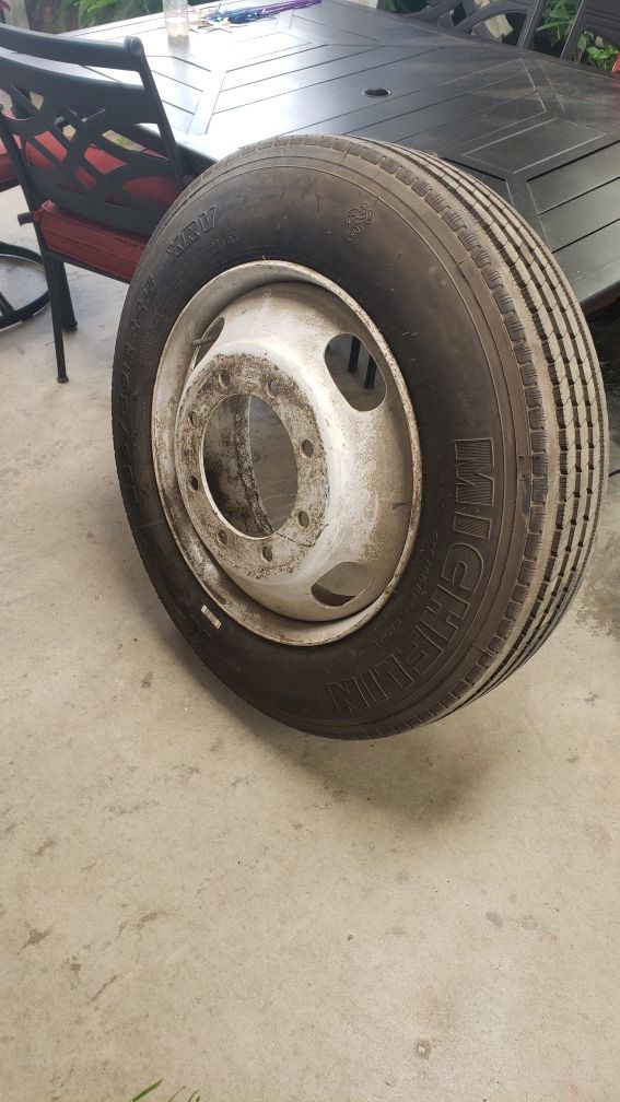 RV tire and rim Michelin 235/80R 22.5 XRV