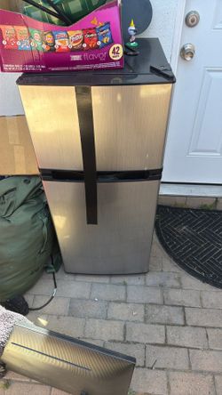 Insignia mini fridge
