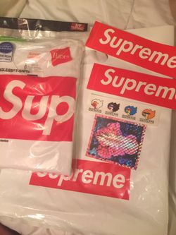 Supreme tshirt