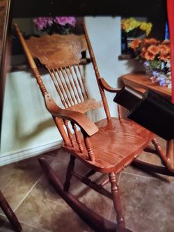 Antique adult rocking chair oak, perfect, very heavy
