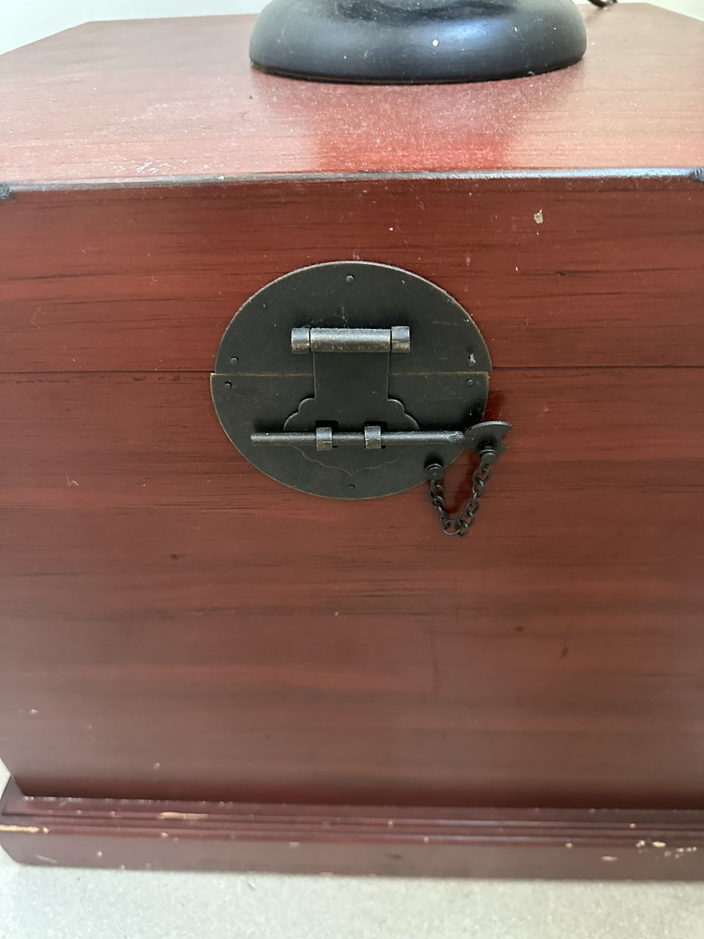 chinese style wooden trunk