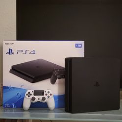 PS4 Slim 1TB.