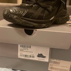 balenciaga runner black