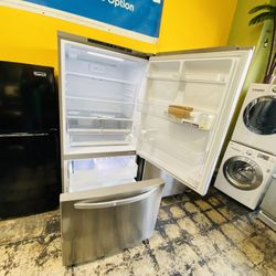 Refrigeradtor Lg Bottom Freezer 33” No Credit Needed