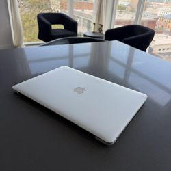 MacBook Pro (Retina, 15-inch, Mid 2014) With Charger