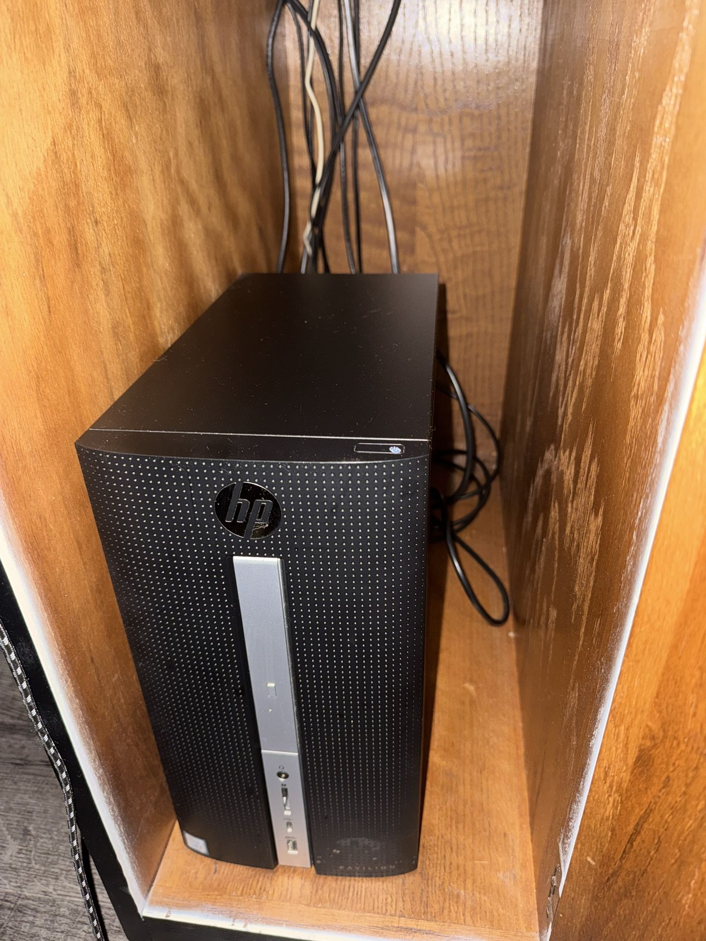 Pc With Wireless Keyboard And Mouse