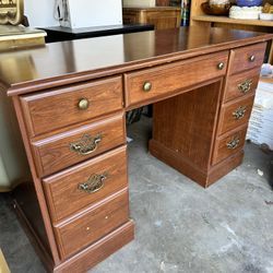 Traditional-style mahogany desk