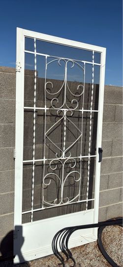 Standard screen door