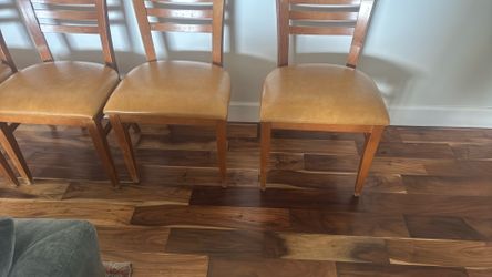 4 dining table chairs