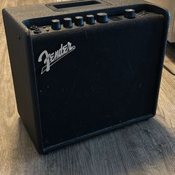 Fender amp Mustang LT25