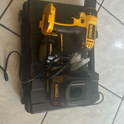 Drill 12 Vts Con Batería Y Cargador Y Ca Caja 30$ 
