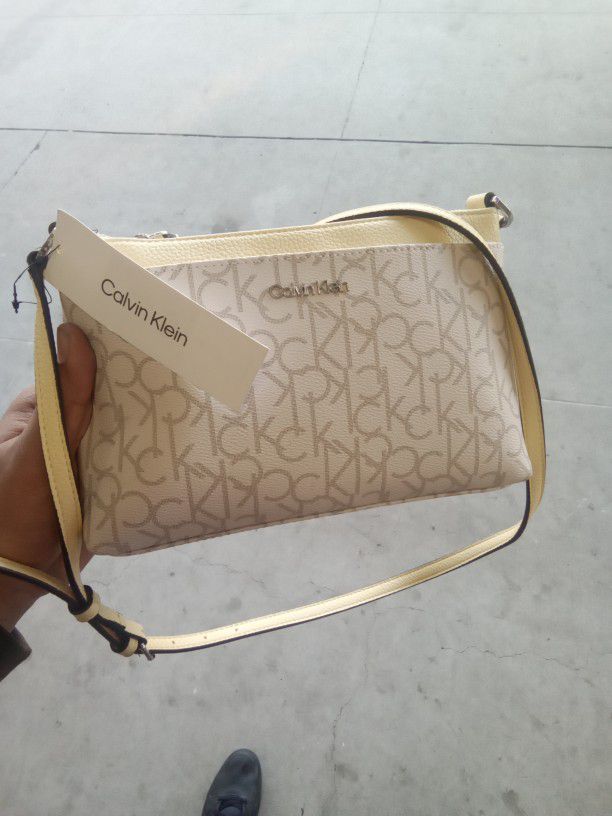 Calvin Klein Womens Shoulder Bag for Sale in Riverside, CA - OfferUp
